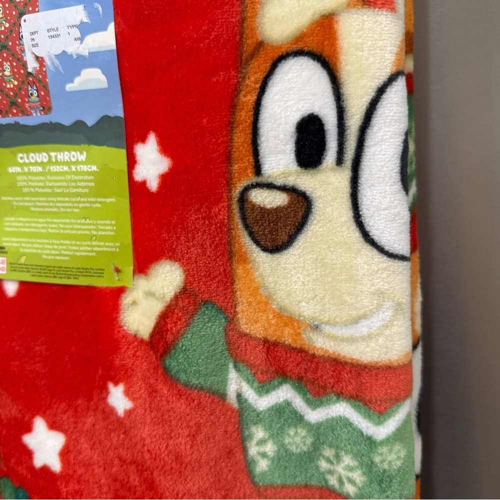 New Bluey & Bingo Very Merry Puppies Red Christmas Plush 60" x 70" Throw Blanket - Picture 6 of 7